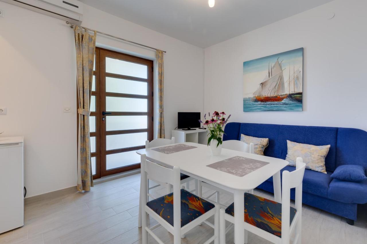 Family Friendly Seaside Apartments Kozino, Zadar - 5756 เพทรอซาเน ภายนอก รูปภาพ