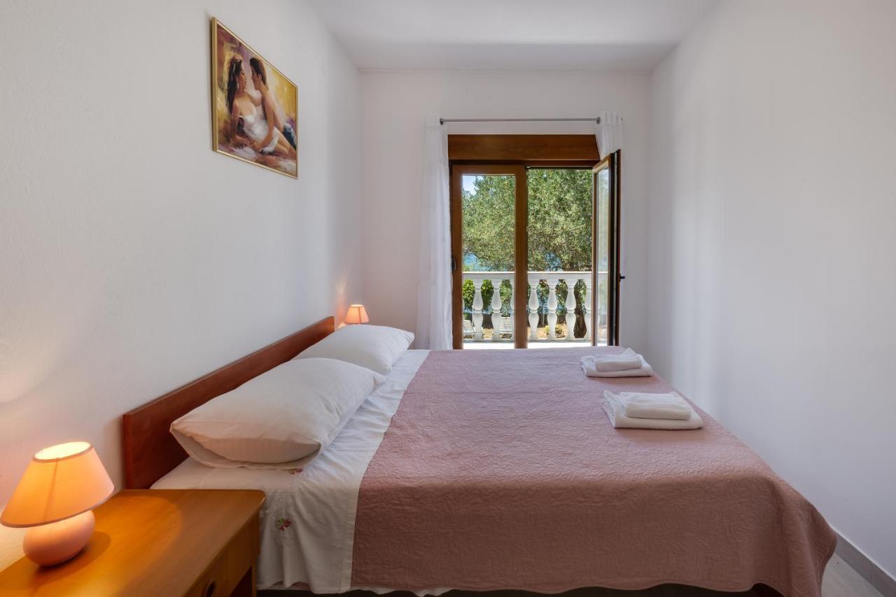 Family Friendly Seaside Apartments Kozino, Zadar - 5756 เพทรอซาเน ภายนอก รูปภาพ
